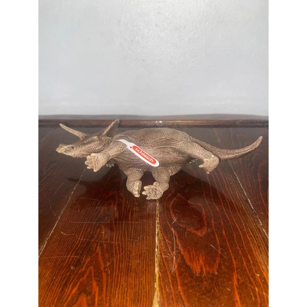 Schleich Triceratops Dinosaur Collectible Figure Brown Red Prehistoric Toy NWT